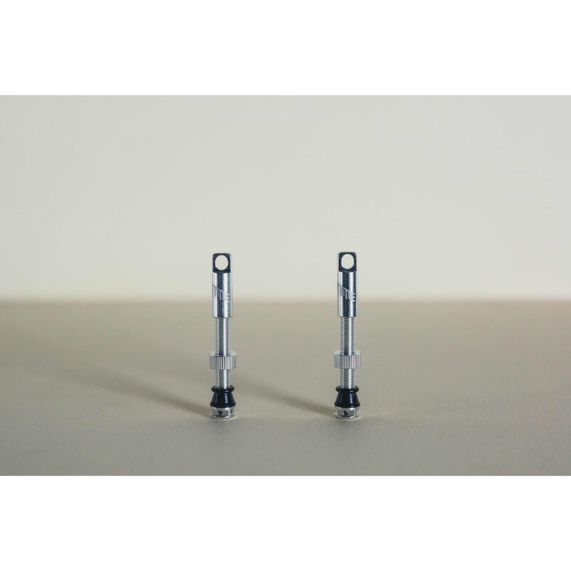Set of two MTB tubeless presta valves with 44mm length, double air duct, and metal caps