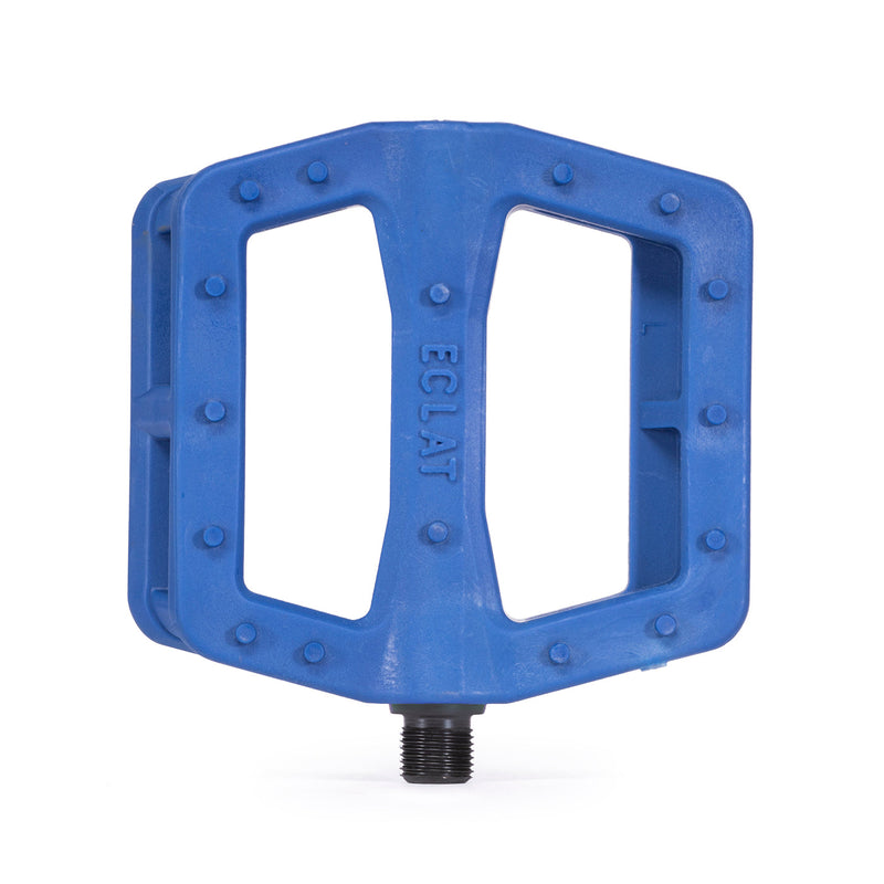 ÉCLAT CENTRIC PEDAL with large blue platform and deep grip pins for enhanced durability.