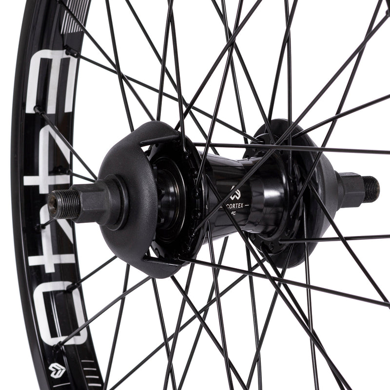 ÉCLAT E440/CORTEX FREECOASTER rear wheel with 36h stainless steel spokes and nylon hub guards.