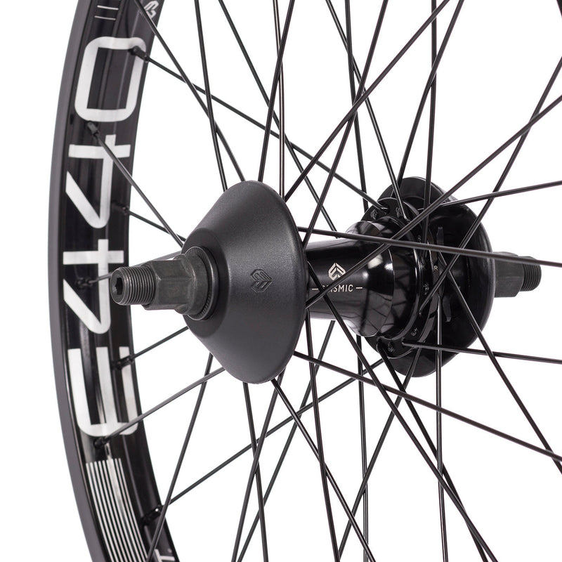 ÉCLAT E440/Cortex cassette rear wheel with 36h E440 rim, stainless steel spokes, and Cortex hub.