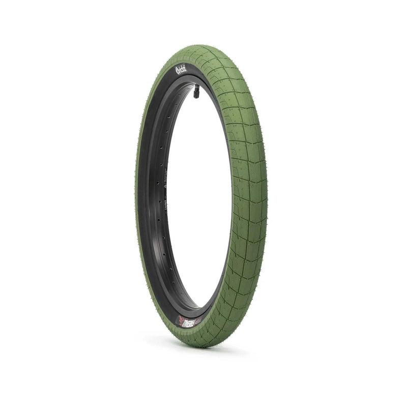 ÉCLAT FIREBALL TIRE with green tread, designed for street riding, featuring a 2.40" size and robust construction.