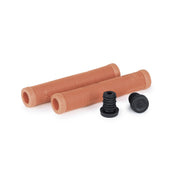 ÉCLAT PULSAR GRIP in gum color with black barends, made of super soft rubber for long-lasting comfort.