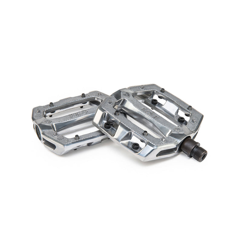 ÉCLAT Slash Alloy Pedal with replaceable crmo spindle and pins, slim lightweight design.