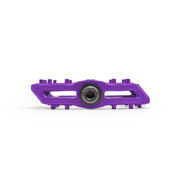 ÉCLAT SLASH PEDAL in purple, low profile design, knurled top surface.