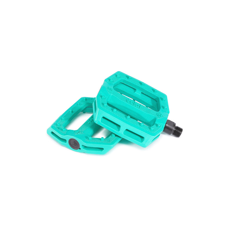 Lightweight ÉCLAT SLASH PEDAL in teal, featuring a knurled top surface and crmo spindle.