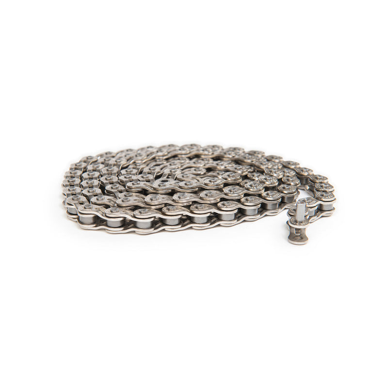 ÉCLAT STROKE HALFLINK CHAIN in silver with weight-saving slots and strong design.