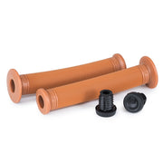 ÉCLAT ZAP GRIP super long bike grips in gum color with ribbed pattern and black Corkx V2 bar ends