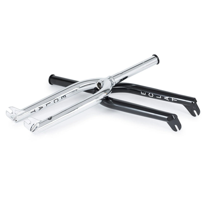 Éclat Coda Fork in black and chrome with seamless 4130 crmo construction, CNC’d steerer, and peg-friendly invest cast dropouts, featuring 26mm and 32mm offsets.