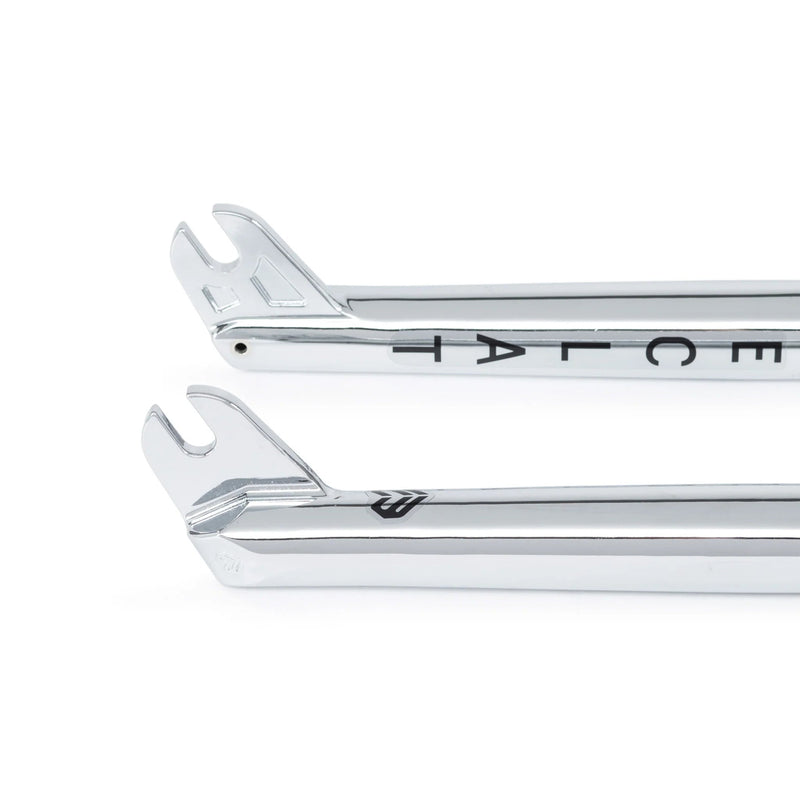 Éclat Coda Fork with seamless 4130 crmo, CNC'd steerer, and cast dropouts.