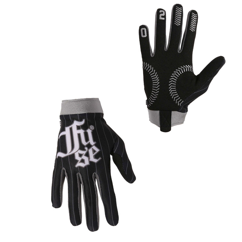 FUSE OMEGA GLOVE in black/silver with breathable upper, Clarino palm, strapless design.