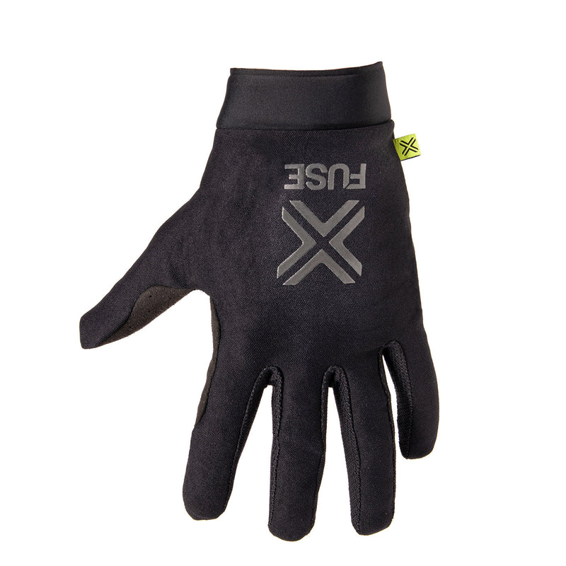 FUSE OMEGA GLOVE BLACK with breathable upper and durable Clarino palm material.
