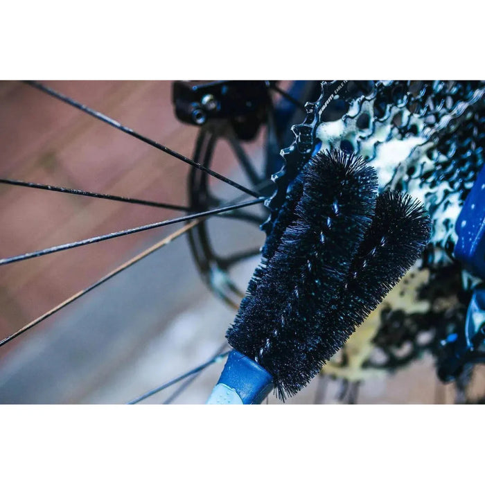 KRUSH K#2 BRUSH cleaning bike gears and cassette with black bristles and blue handle