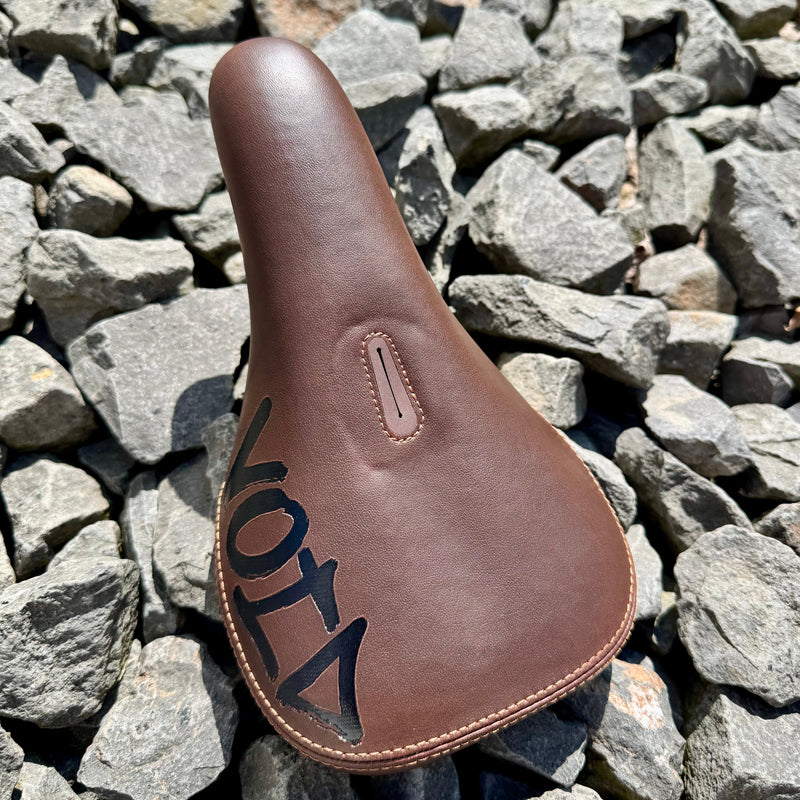 ÉCLAT VOID PIVOTAL SEAT - People's Store