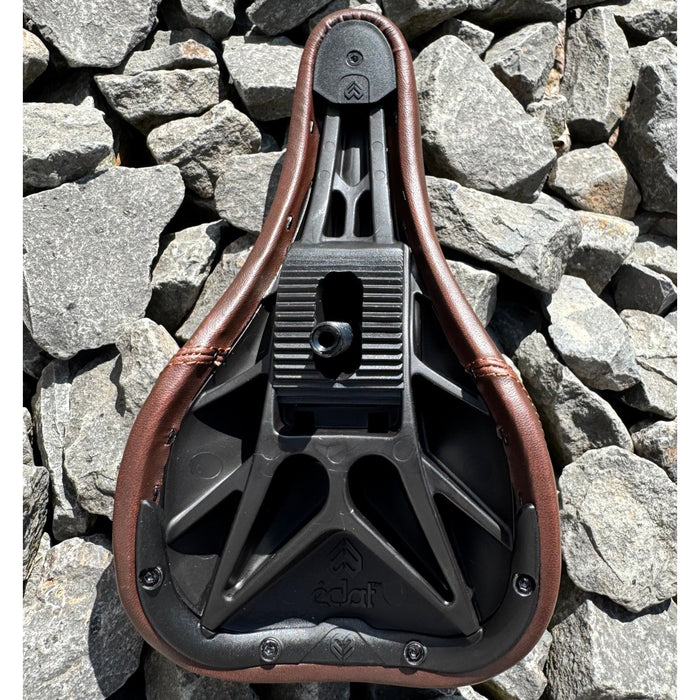 ÉCLAT VOID PIVOTAL SEAT - People's Store