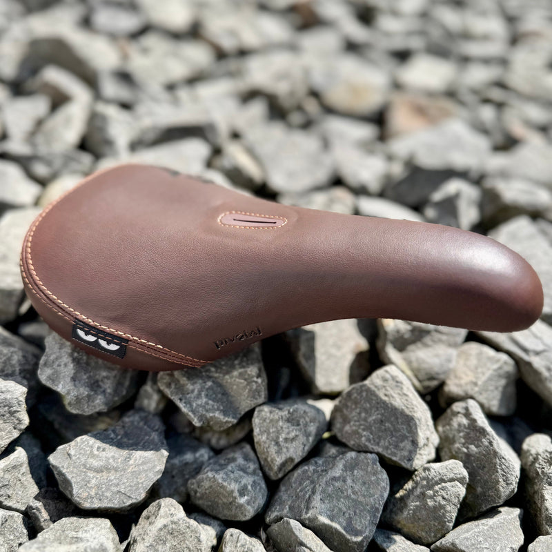 ÉCLAT VOID PIVOTAL SEAT - People's Store