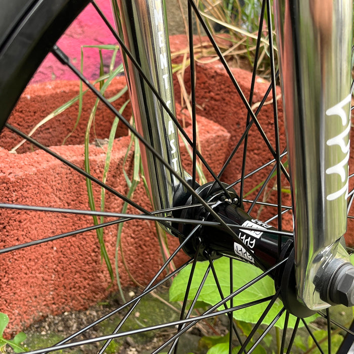 CULT/ SHORTY IC2  X PEOPLE´S STORE CUSTOM BIKE