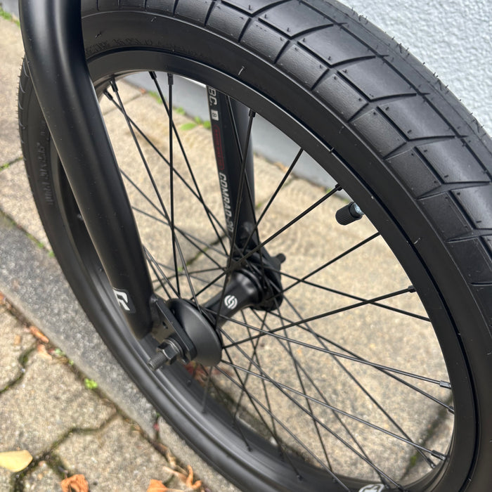 RADIO COMRAD  /DISPLAY MODEL