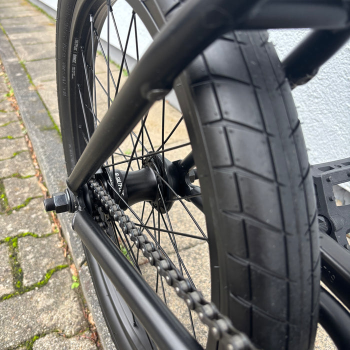 RADIO COMRAD  /DISPLAY MODEL