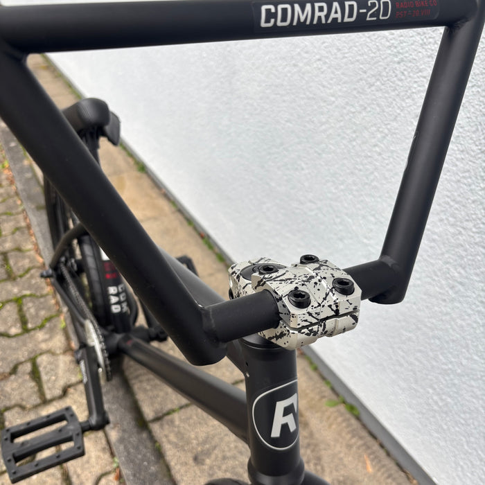 RADIO COMRAD  /DISPLAY MODEL