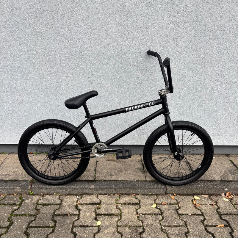 RADIO COMRAD  /DISPLAY MODEL