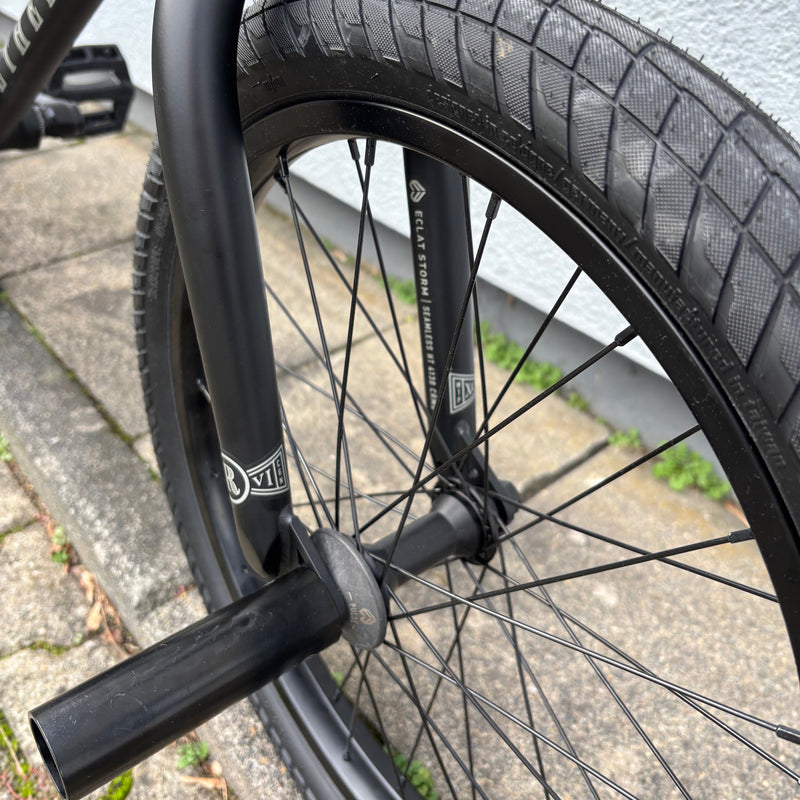 WETHEPEOPLE REVOLVER DISPLAY MODEL BIKE