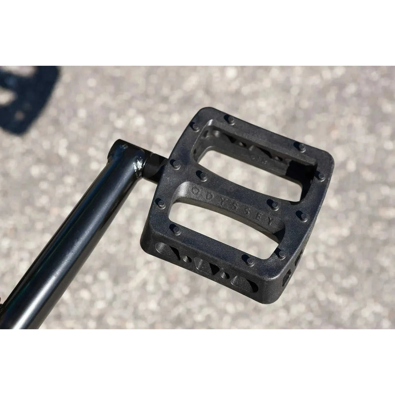 Close-up of black Odyssey Twisted Pro pedal attached to chromoly crank arm on Sunday Forecaster BMX bike