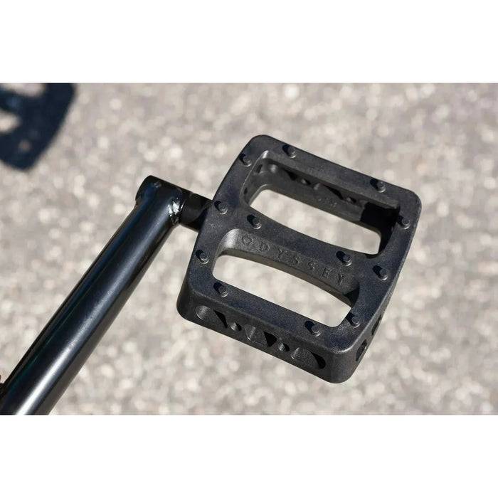 Close-up of black Odyssey Twisted Pro pedal attached to chromoly crank arm on Sunday Forecaster BMX bike