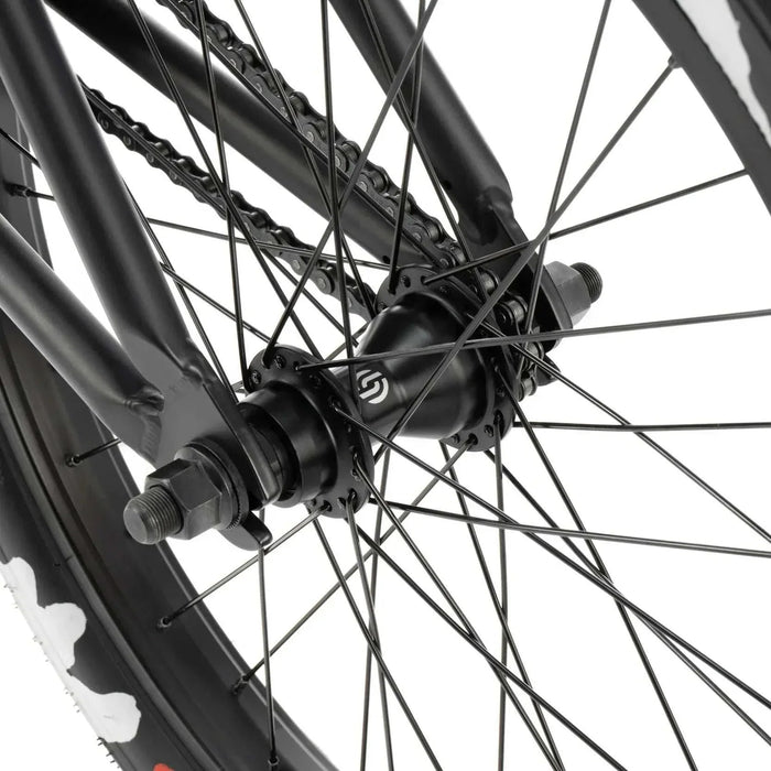 Close-up of the rear hub and spokes on the RADIO DARKO bike with black frame and Salt hubs.