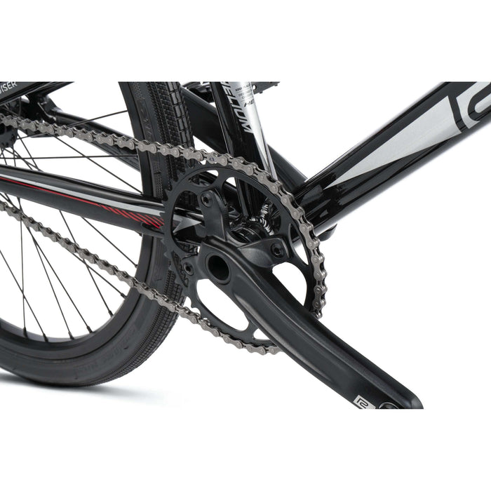 Close-up of Radio Raceline Helium Cruiser bike crankset and chain on black alloy frame with Argon Pro rims and Oxygen tires.