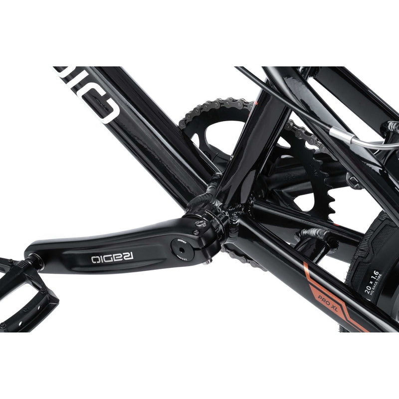 Close-up of Radio Raceline Xenon PRO black bike frame and crankset with pedal and chainring