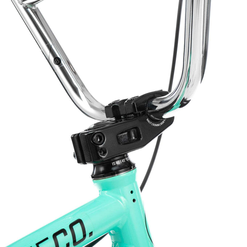 Close-up of RADIO SAIKO 20 complete bike turquoise frame with chrome handlebars and black clamp
