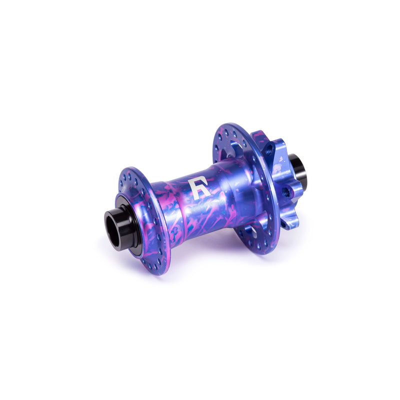 RADIO SONAR MTB front hub in black and nebula purple for thru-axle mountain bikes with 6-bolt disc and non-disc options.