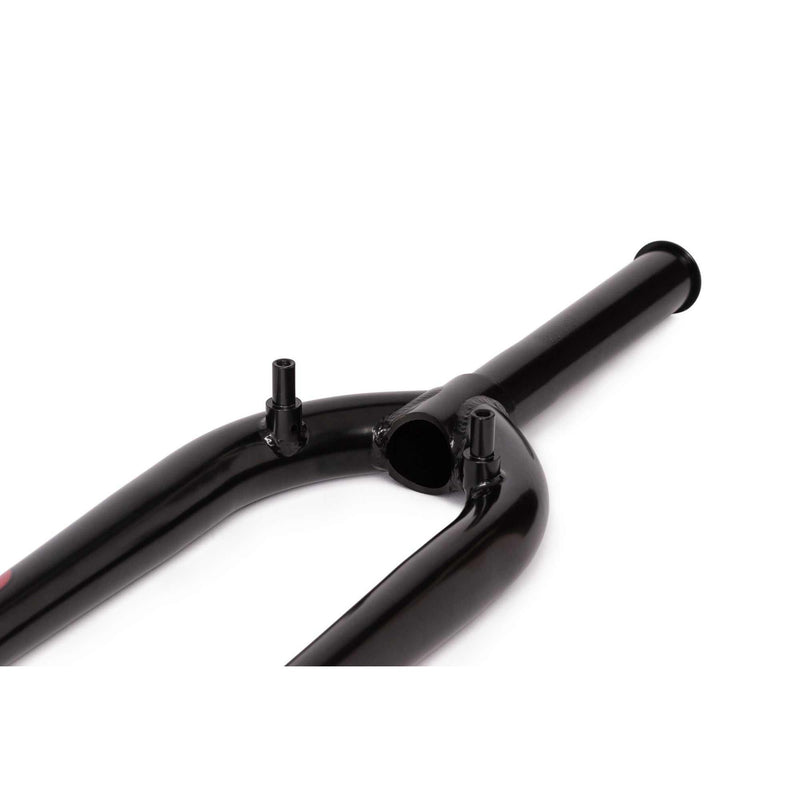 Black Saltplus HQ Fork with heat-treated chromoly, 1-piece CNC steerer, and short 26mm offset, brakeless design.