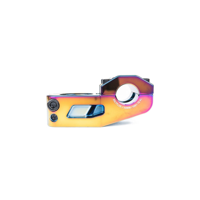 SALTPLUS MANTA STEM in oil slick color, CNC machined 6061-T6 alloy, featuring STC clamping for bar grip, 33mm rise, 50mm reach, 340g weight.