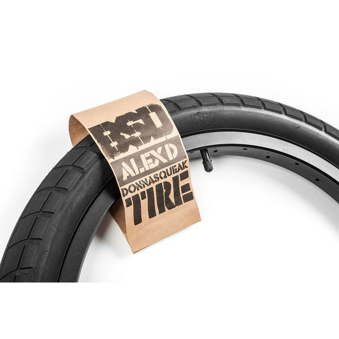BSD DONNASQUEAK TIRE