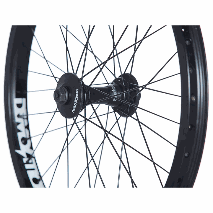 Demolition Whistler Frontwheel with black double-walled pinned rim and 36 spokes, featuring Whistler front hub and sealed bearings.