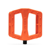 ÉCLAT CENTRIC PEDAL with large orange platform and reinforced pins for grip and durability.
