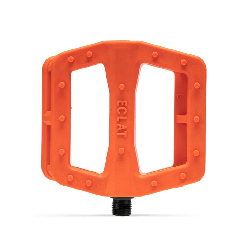 ÉCLAT CENTRIC PEDAL with large orange platform and reinforced pins for grip and durability.