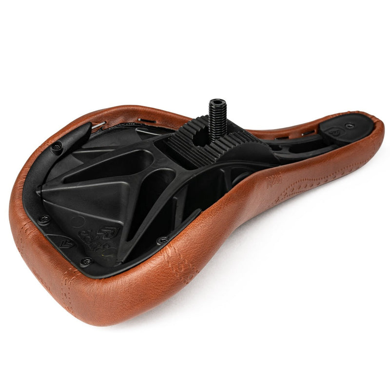 ÉCLAT EXILE X TYSON PIVOTAL SEAT - retro ergonomic design, custom BIOS base, Tyson Brown color, and reinforced nose for strength and durability.