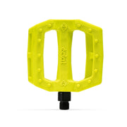 ÉCLAT SLASH PEDAL in vibrant yellow with knurled top surface and crmo spindle.