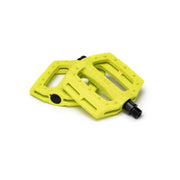 ÉCLAT SLASH PEDAL in bright yellow with knurled top surface and crmo spindle.