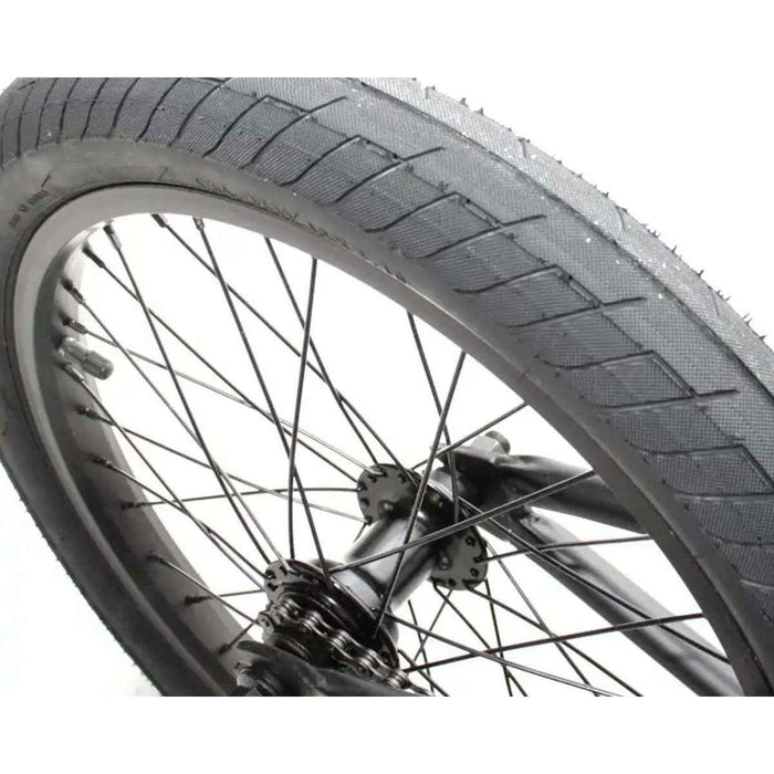 Close-up of the front wheel of the Verde Cadet 18 BMX bike with 18-inch black tire and black spokes