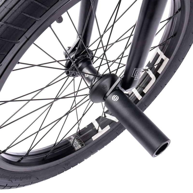 Close-up of the WETHEPEOPLE TRUST CS bike's rear wheel and hub, featuring a robust design with éclat hub and nylon peg.