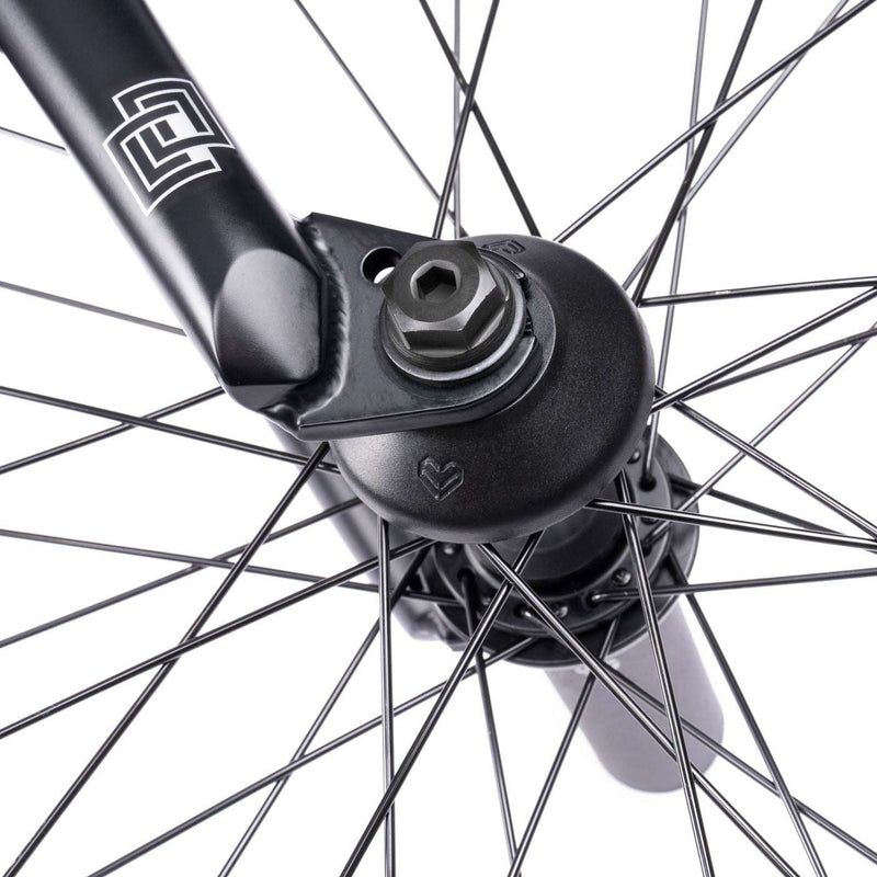 Close-up of the front hub on the WETHEPEOPLE TRUST CS complete bike, featuring éclat "cortex" hub with fully sealed bearings.
